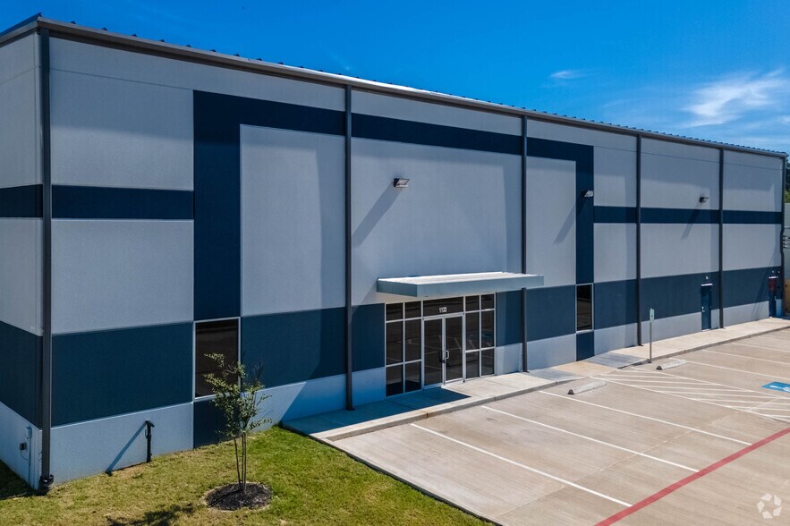Primary Photo Of 1133 E Airtex Dr, Houston Distribution For Lease