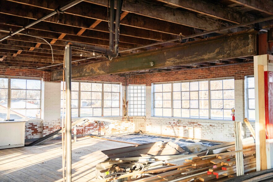 More Photos Of 201 N Missouri Ave, Sedalia Manufacturing For Sale