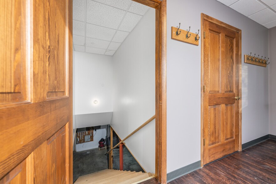 More Photos Of 4718 National Rd E, Richmond Office For Lease