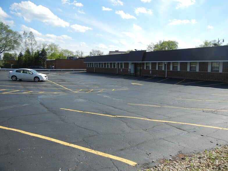 More Photos Of 929 S Main St, Lombard Office For Lease