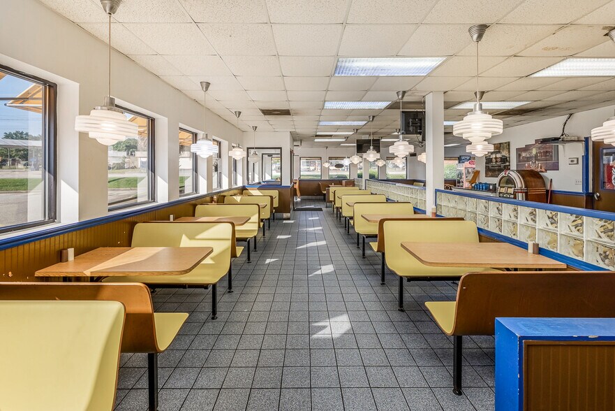More Photos Of 497 E Blackstock Rd, Spartanburg Restaurant For Lease