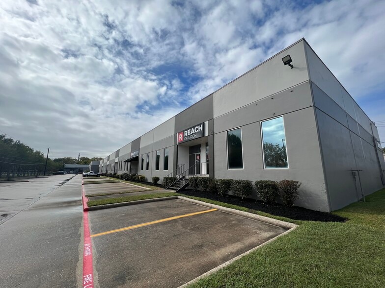 Primary Photo Of 16920 Texas Ave, Webster Warehouse For Lease