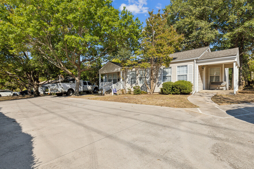 Primary Photo Of 1313 W Abram St, Arlington Office For Lease