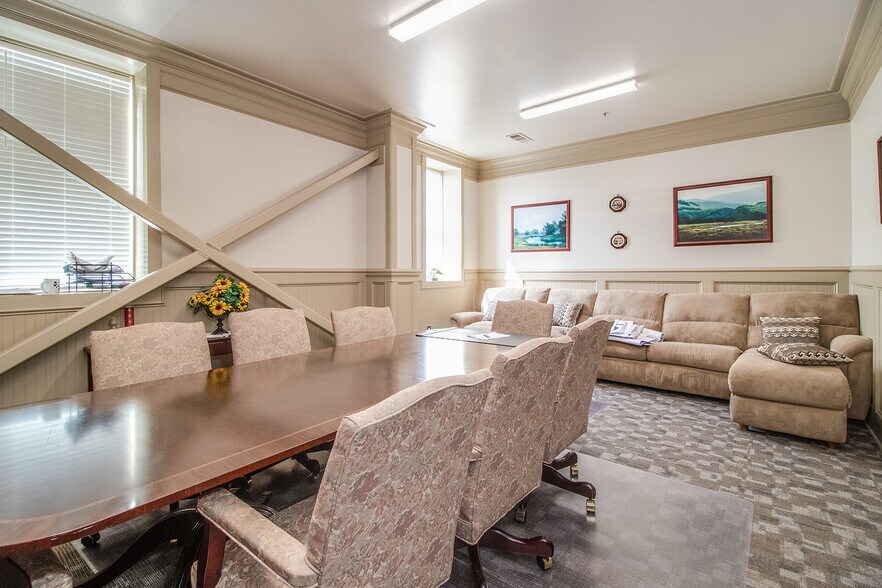 More Photos Of 21 E Athens St, Winder General Retail For Sale