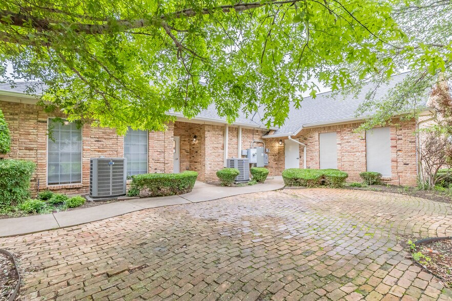 More Photos Of 5750 Stratum Dr, Fort Worth Medical For Lease