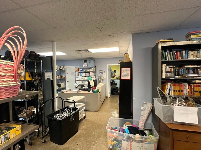 More Photos Of 85 Stephen St, Kingston Freestanding For Sale