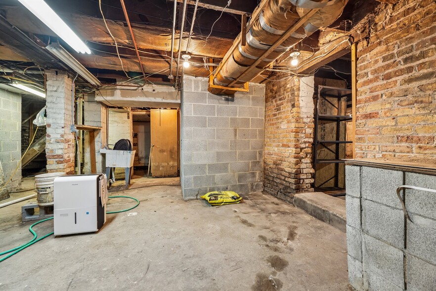 More Photos Of 2710-2712 17th St, Racine Storefront Retail Residential For Sale
