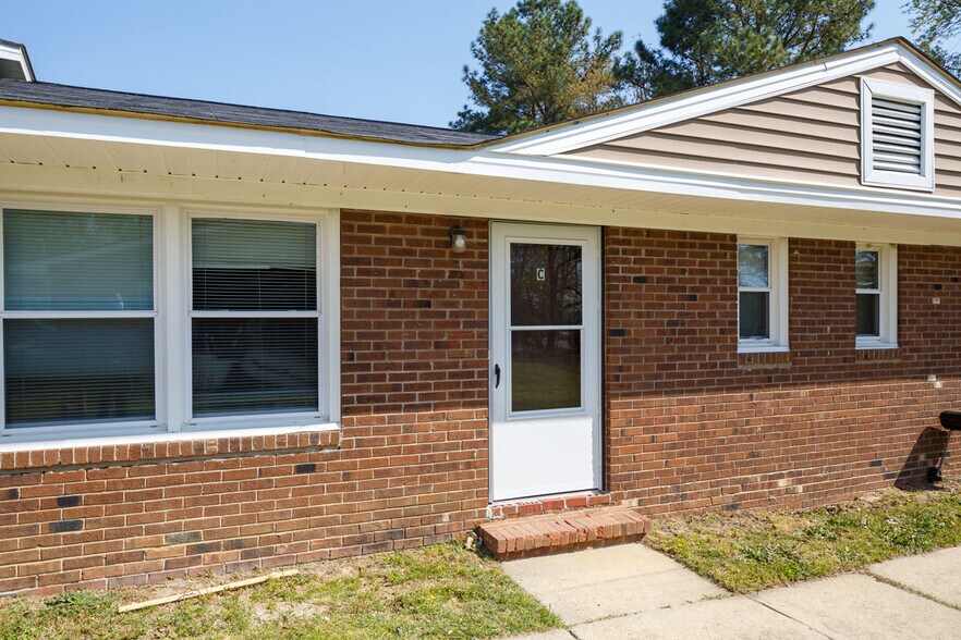 More Photos Of 1043-1053 Rulnick St, Fayetteville Apartments For Sale