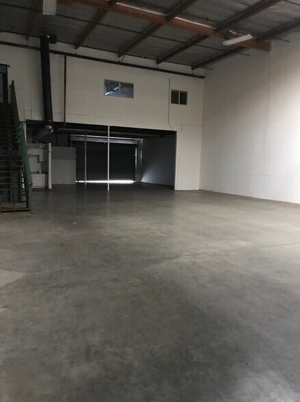 More Photos Of 1031 W Manchester Blvd, Inglewood Light Distribution For Lease