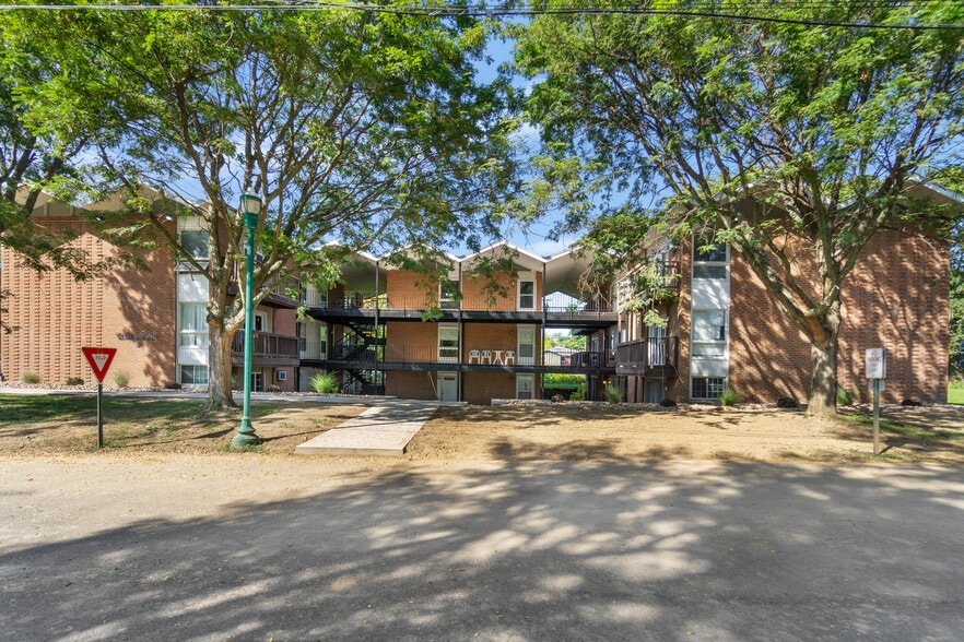 More Photos Of 101 Waldorf Pky, Syracuse Multifamily For Sale