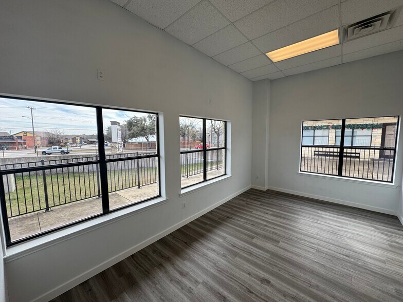 More Photos Of 1100 Sam Bass Rd, Round Rock Storefront Retail Office For Lease