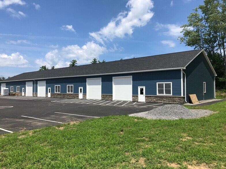 More Photos Of 12 Center Park Rd, Topsham Showroom For Lease