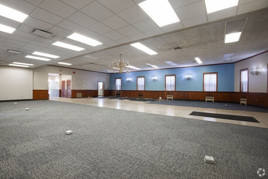 More Photos Of 160 Main St, Sayville Office For Sale