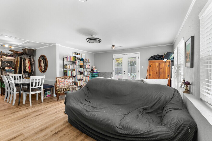 More Photos Of 1030 Jenks Ave, Panama City General Retail For Sale