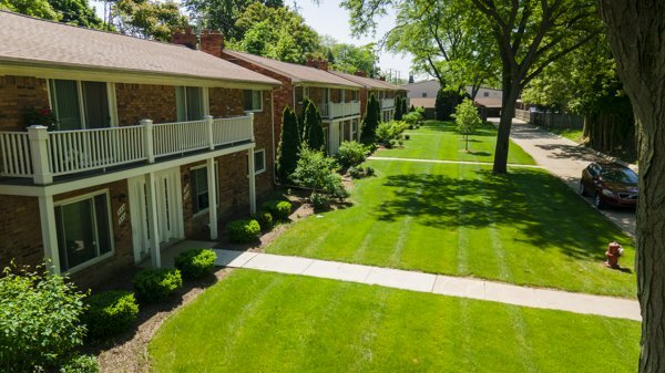 More Photos Of 516 Neff Ln, Grosse Pointe Apartments For Sale