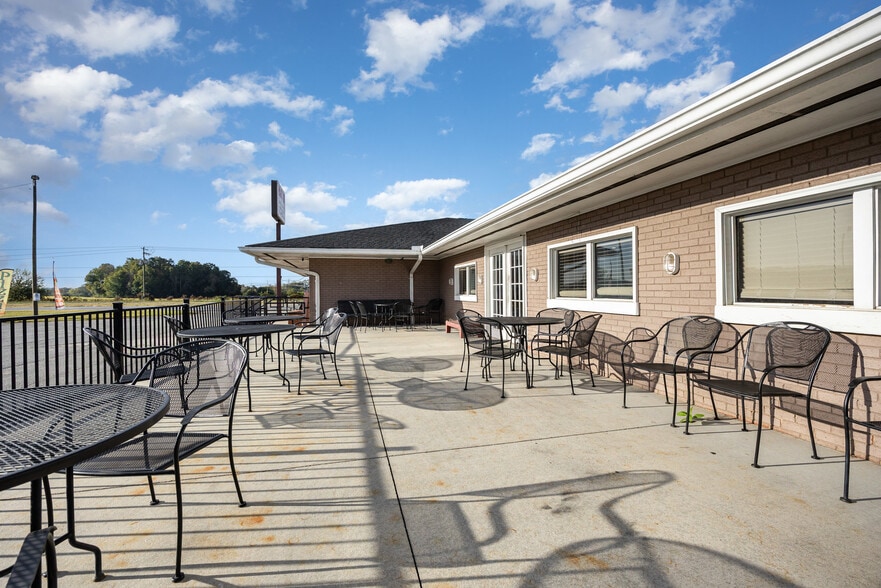 More Photos Of 8850 Statesville Blvd, Cleveland Restaurant For Sale