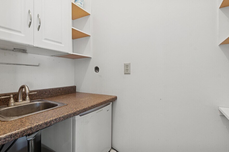 More Photos Of 327 Spokane Ave, Whitefish Flex For Sale