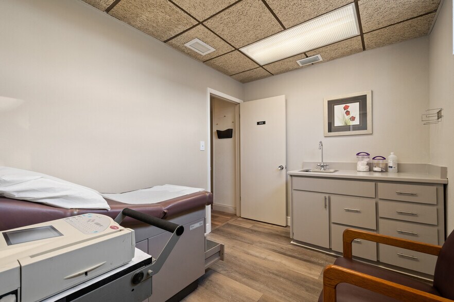 More Photos Of 3027 Aloma Ave, Winter Park Medical For Lease