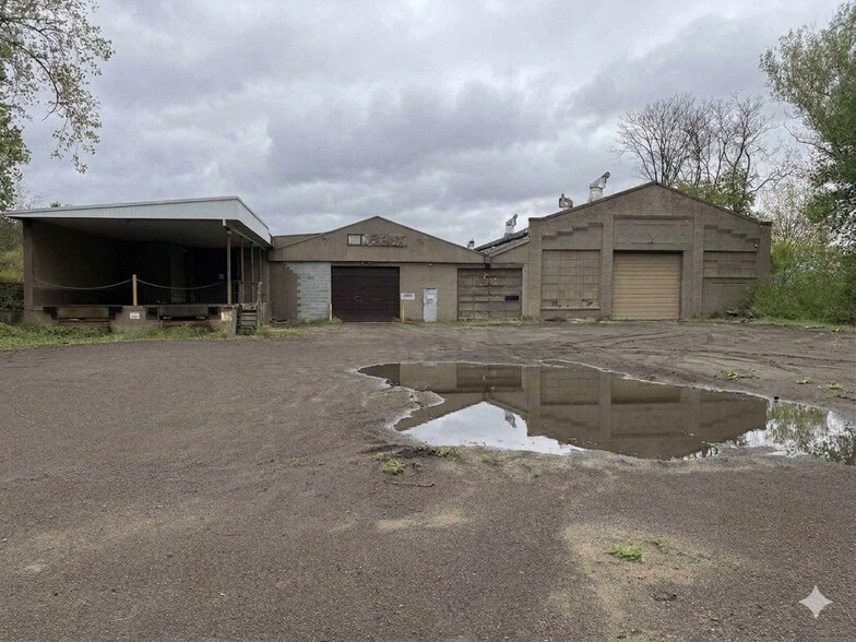 More Photos Of 105 Woodward Hill Rd, Edwardsville Warehouse For Lease