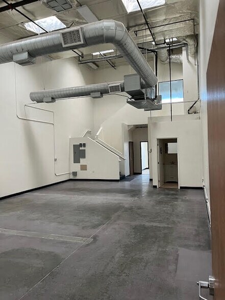More Photos Of 874-888 Palomares Ave, La Verne Warehouse For Lease