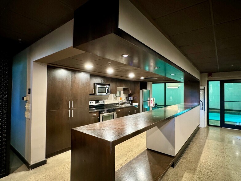 More Photos Of 270 E Highland Ave, Milwaukee Apartments For Sale