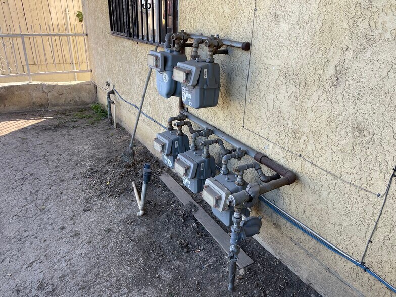 More Photos Of 2522-2526 Alcazar St, Los Angeles Apartments For Sale