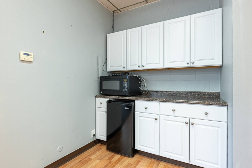 More Photos Of 2382 S Dixie Hwy, Dayton Storefront Retail Office For Sale