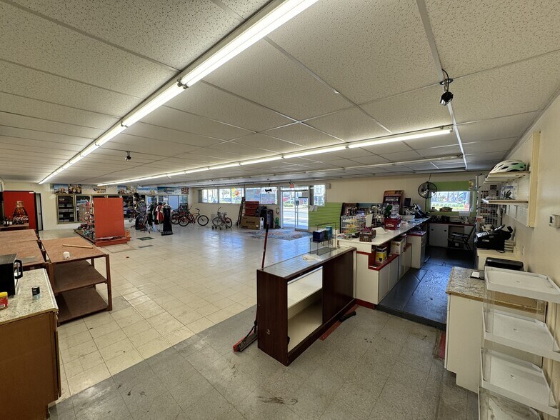 More Photos Of 162 S Atlantic Ave, Ormond Beach General Retail For Lease