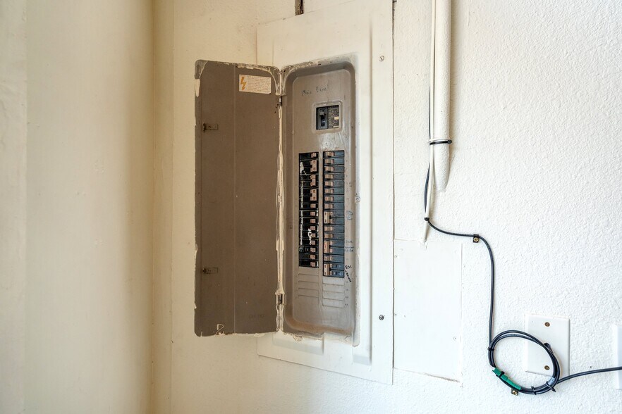 More Photos Of 121 Ruxton Ave, Manitou Springs Storefront Retail Residential For Sale