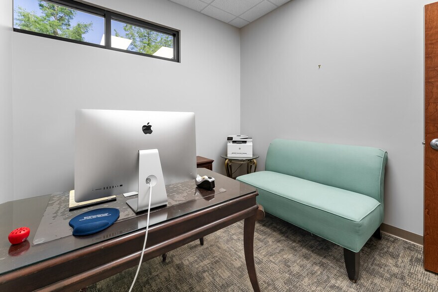 More Photos Of 119 Southern Blvd, Savannah Office For Sale