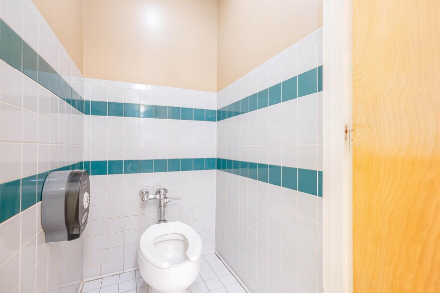 More Photos Of 2081 Mesa Valley Way, Austell Specialty For Sale