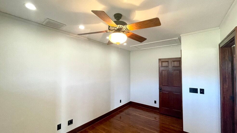 More Photos Of 500 W Nash St, Terrell Medical For Lease