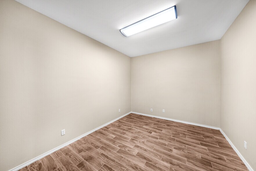 More Photos Of 11639 E US Highway 175, Kemp Flex For Lease