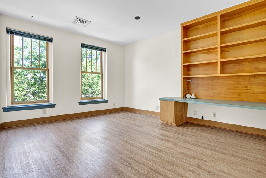 More Photos Of 349 W Main St, Durham Office For Lease