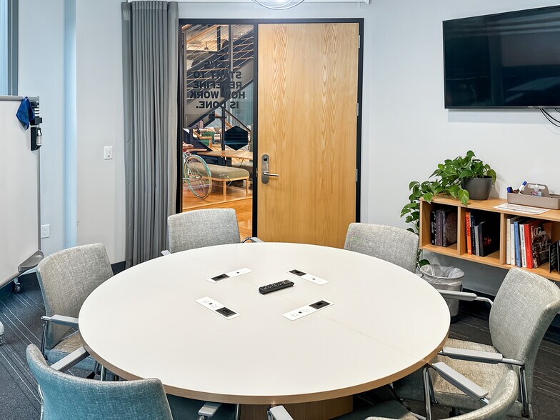 More Photos Of 555 Anton Blvd, Costa Mesa Coworking Space