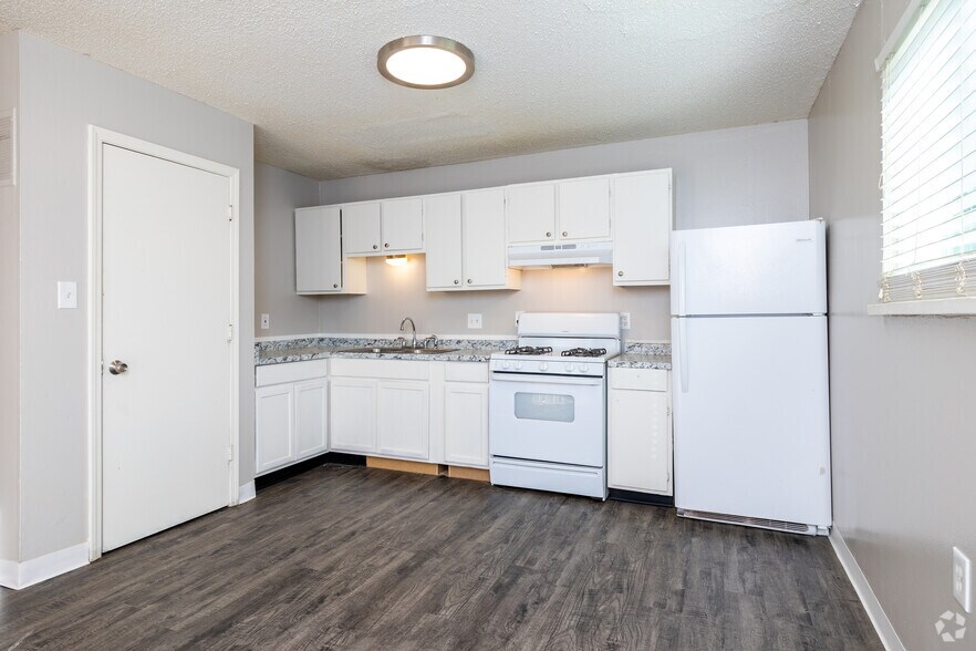 More Photos Of 13900 Grandboro Ln, Grandview Apartments For Sale