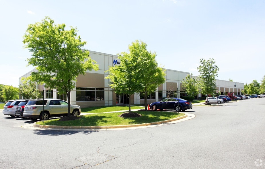 Primary Photo Of 4170 Lafayette Center Dr, Chantilly Light Distribution For Lease