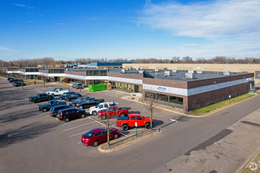 More Photos Of 6701 Parkway Cir, Brooklyn Center Showroom For Lease