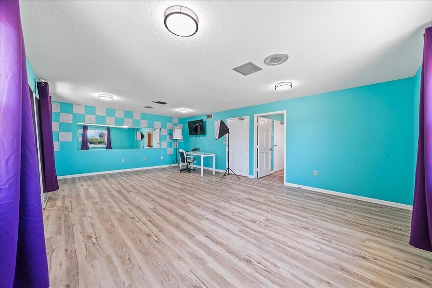 More Photos Of 111 Scott St, Melbourne Office For Sale