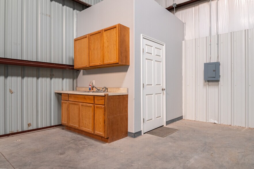 More Photos Of 8409 W Interstate 20, Midland Research And Development For Lease