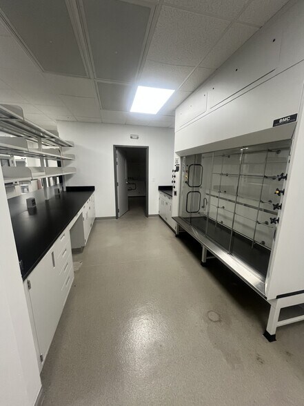 More Photos Of 23 Business Park Dr, Branford Research And Development For Lease