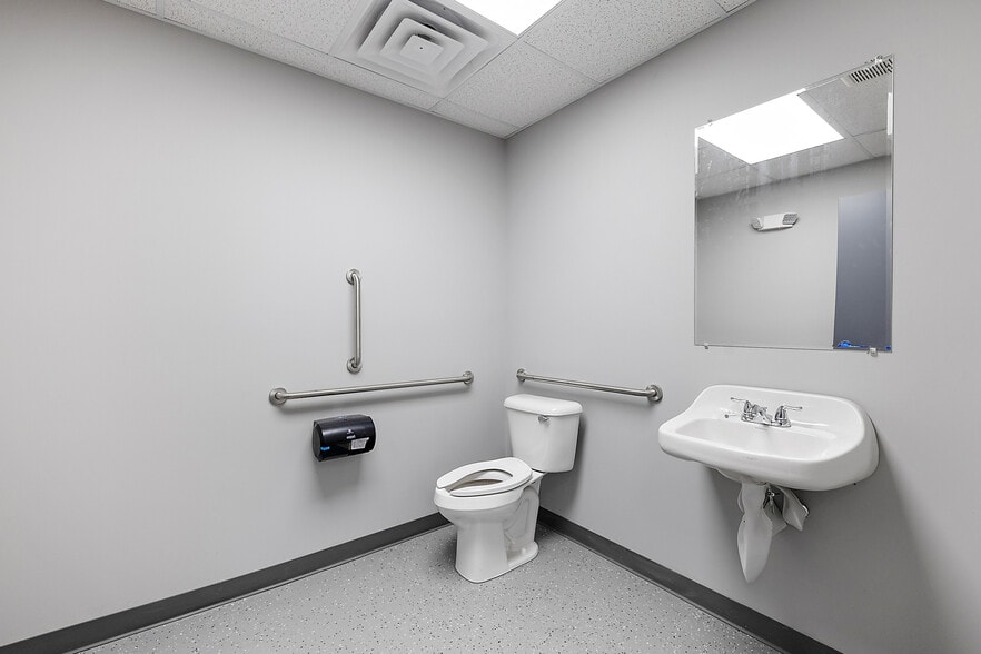 More Photos Of 20530 Hoover Rd, Detroit Warehouse For Lease