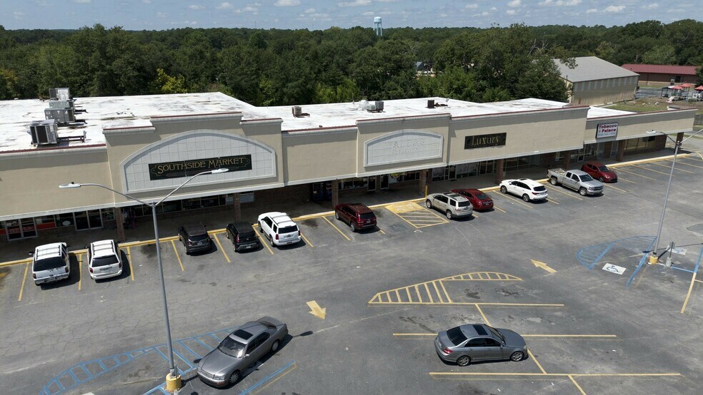 More Photos Of 850 College St, Eastman General Retail For Sale