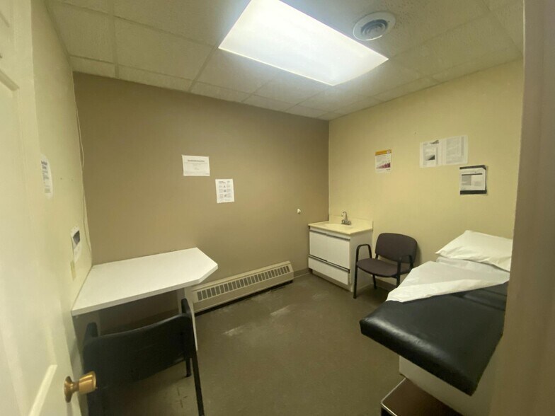 More Photos Of 115-119 Cedar St, Greater Sudbury General Retail For Sale