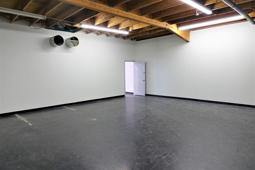 More Photos Of 10575-10583 115th St, Edmonton Health Club For Lease