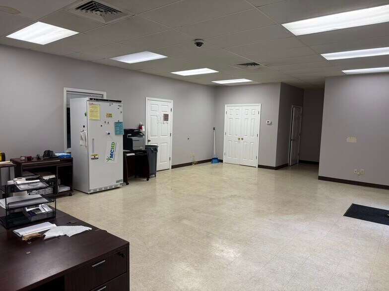 More Photos Of 8033 Airway Park Dr, Mobile Light Distribution For Lease