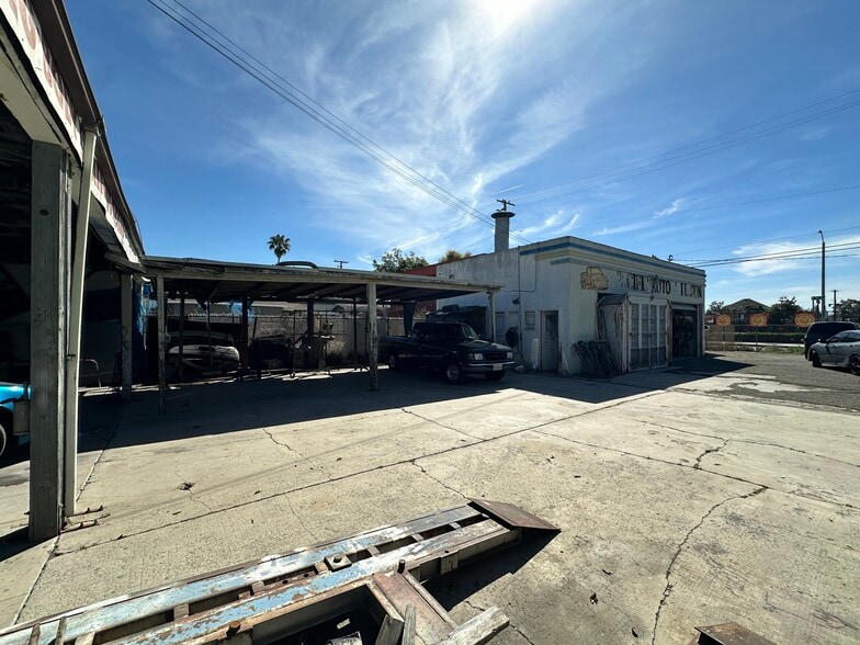 More Photos Of 1429 W 5th St, Santa Ana Auto Repair For Sale