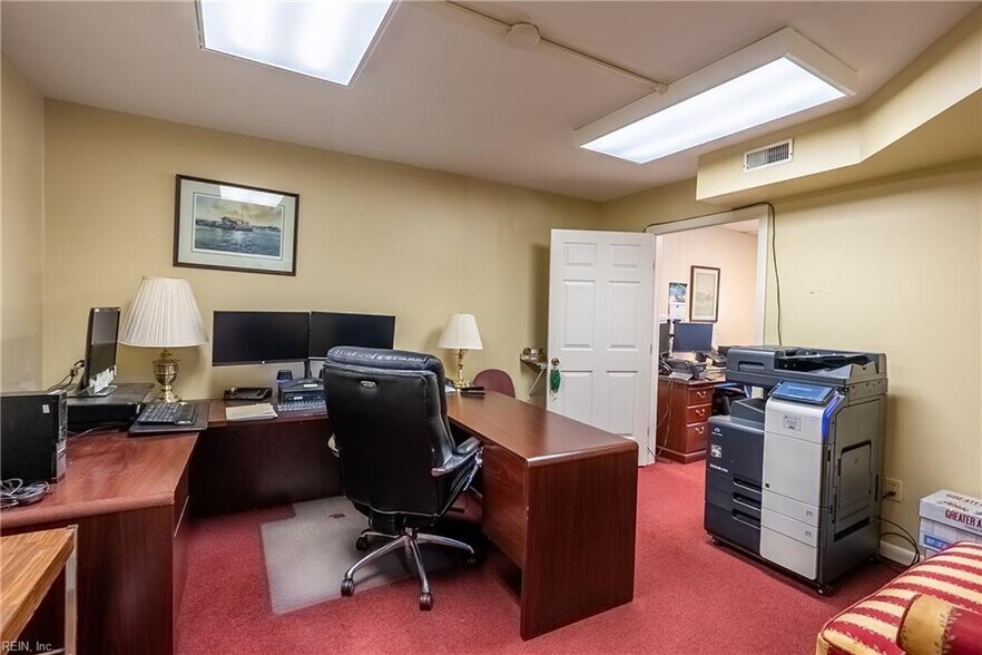 More Photos Of 7002 George Washington Memoria Hwy, Gloucester Office For Sale
