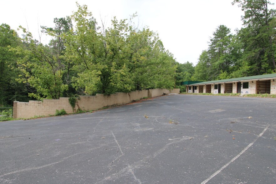 More Photos Of 11251 Highway 90, Parkers Lake Hotel For Sale