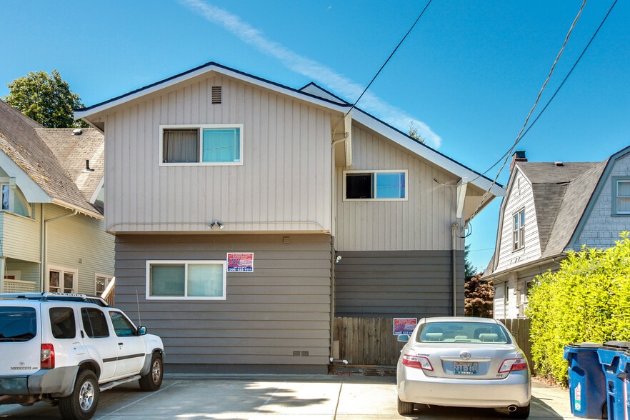 More Photos Of 5030 15th Ave NE, Seattle Apartments For Sale